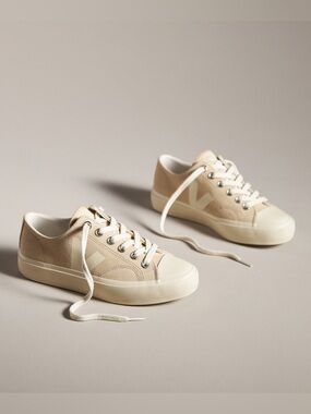 Veja Wata II Low Top Sneaker size 7 (NWOB)